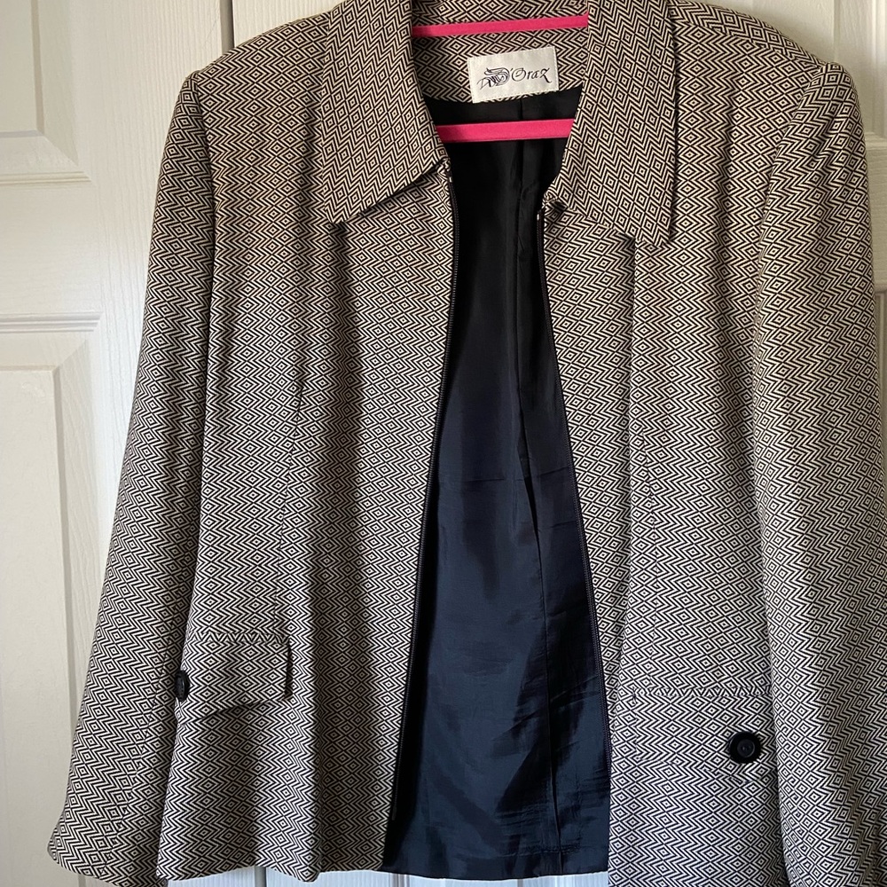 Chic Black and White Geometric Blazer